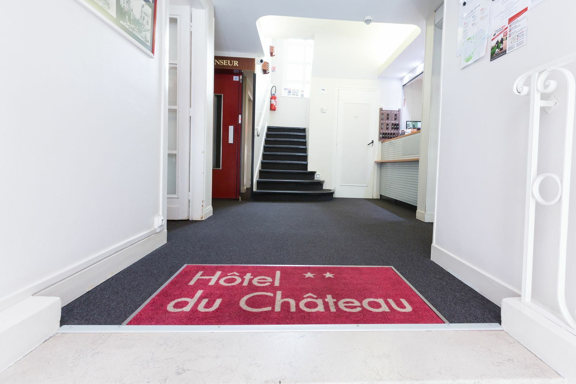 Logis Hotel Du Chateau Кан Экстерьер фото