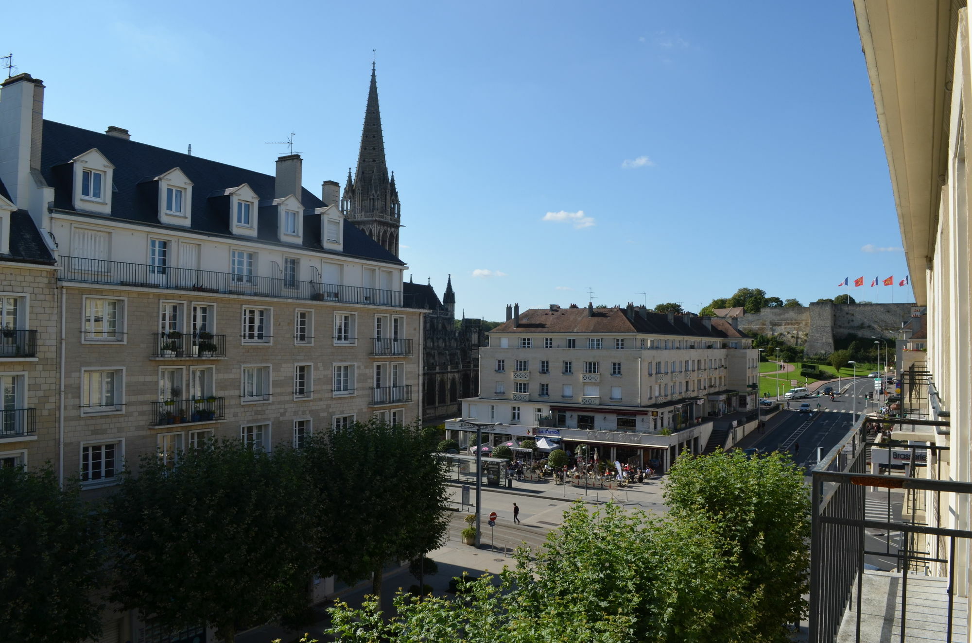 Logis Hotel Du Chateau Кан Экстерьер фото
